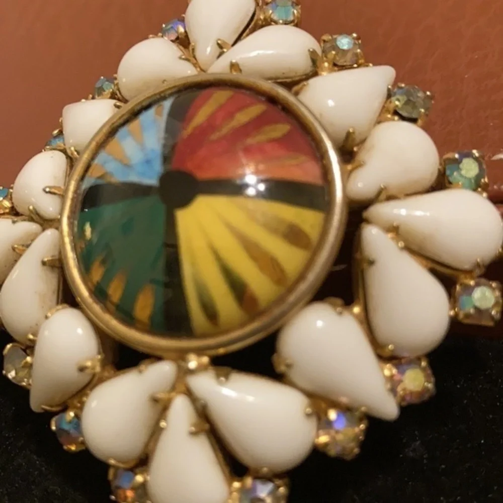 Fabulous statement pin